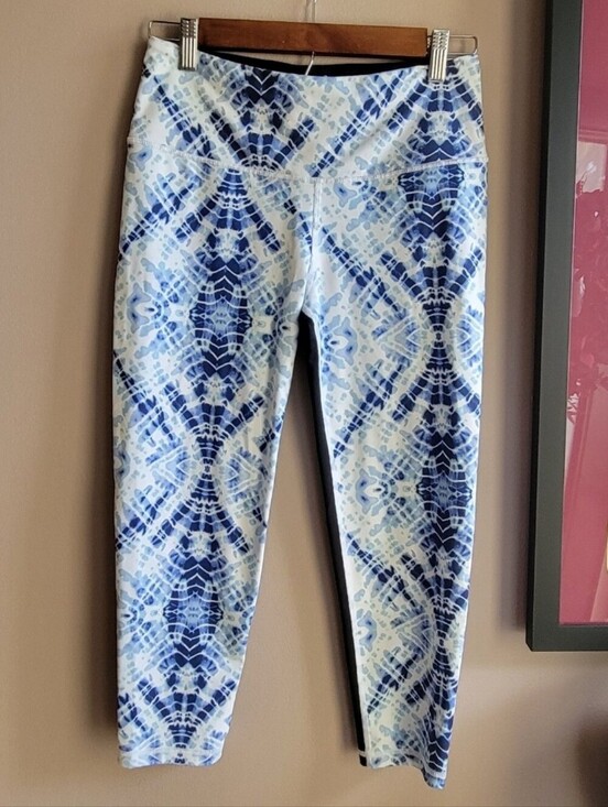 Victoria's Secret Pants - Victoria’s Secret VSX Sport Knockout EUC Black Blue Tie Dye Logo Capri Pants Med